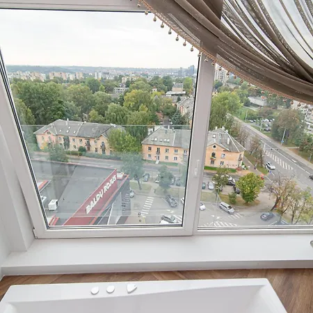 Apartmán #stayhere - Unique Top Floor Loft With Hot Tub & City View
